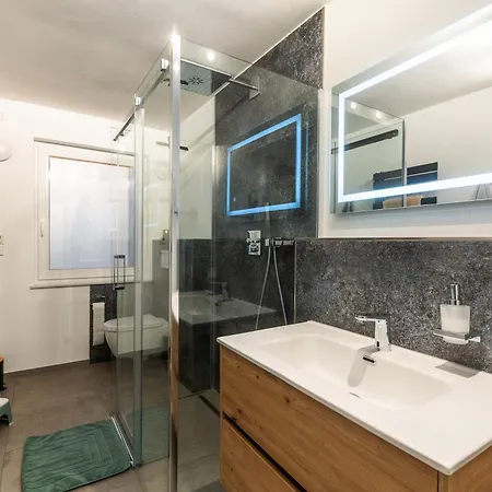 Luxus-ferienhaus Mit Sauna, Hot Tub Und Grandiosem Panorama Nyaraló